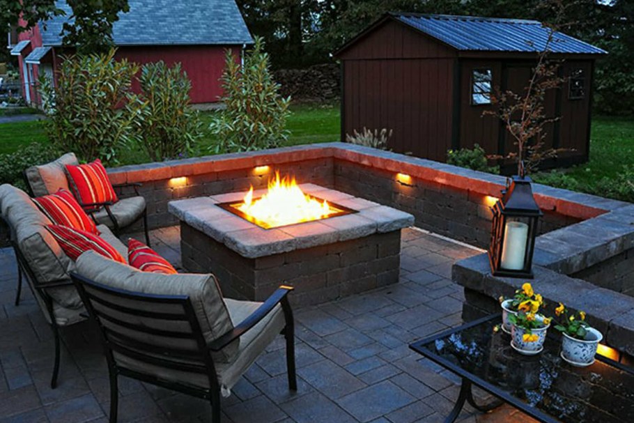 Зона отдыха с костром на даче