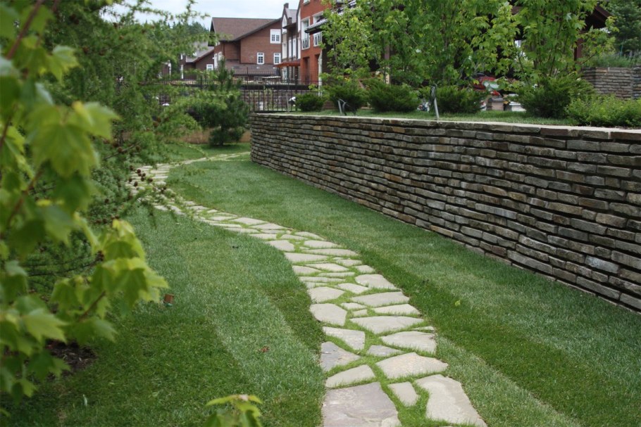 Террасирование склона георешеткой