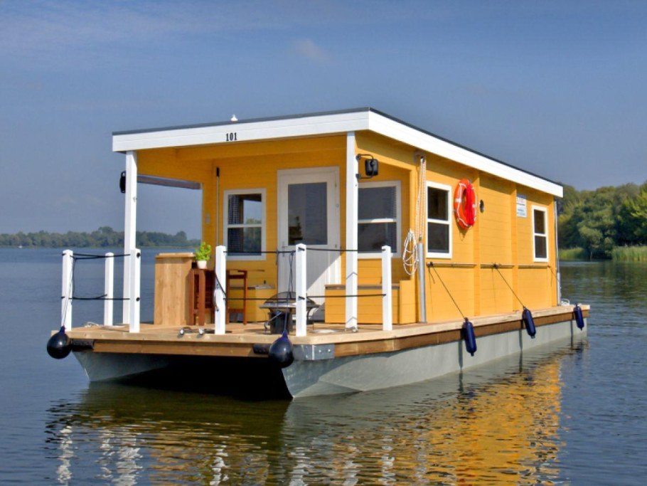 Понтонный хаусбот