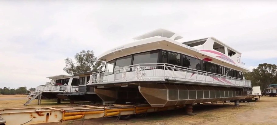 Скоростной хаусбот