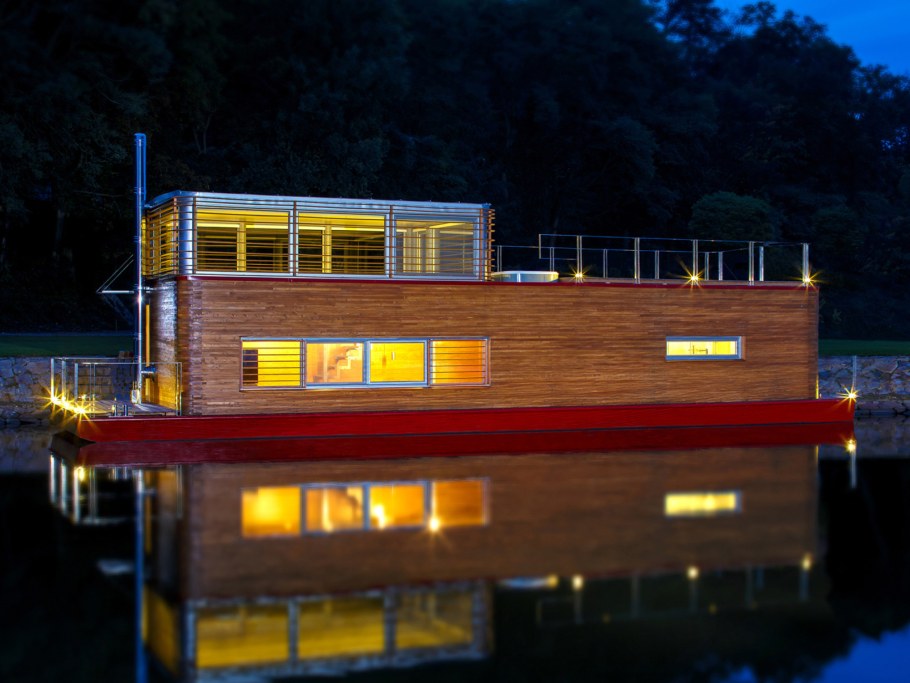 Плавучая дача хаусбот