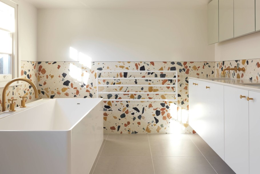 Марка корона Джоли