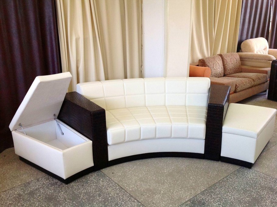 Угловой мини диванчик в гостиную