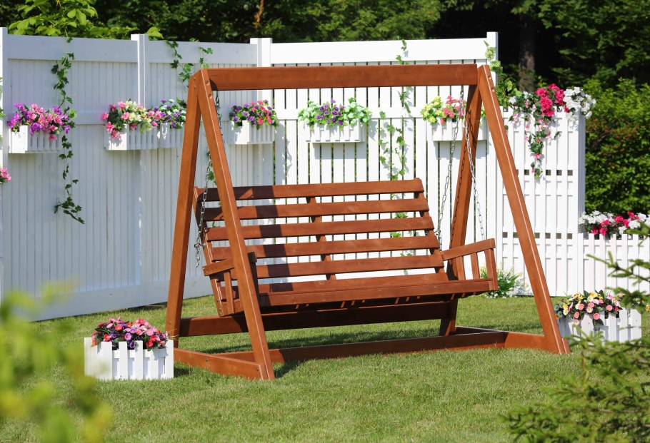 Качели деревянные