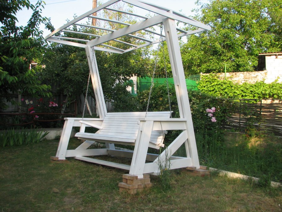 Качели деревянные детские