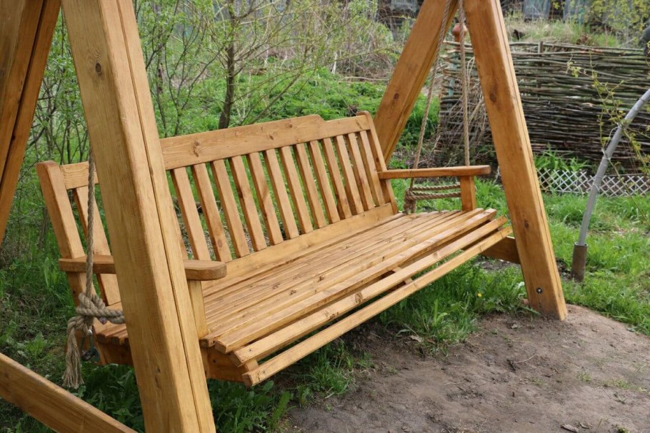 Качели из доски
