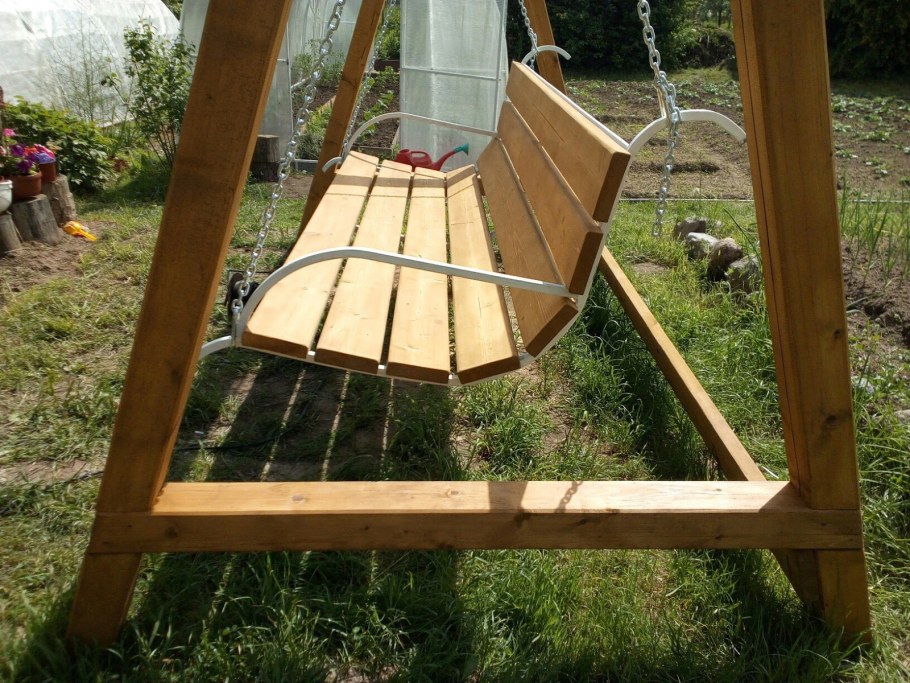 Качели садовые деревянные