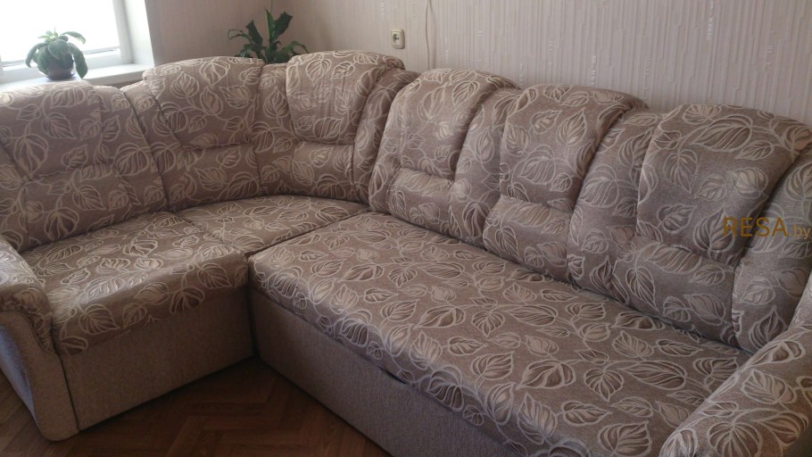 Обшитые угловые диваны