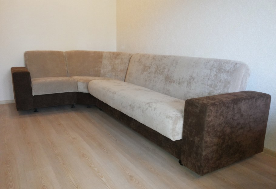 Диван двухцветный угловой