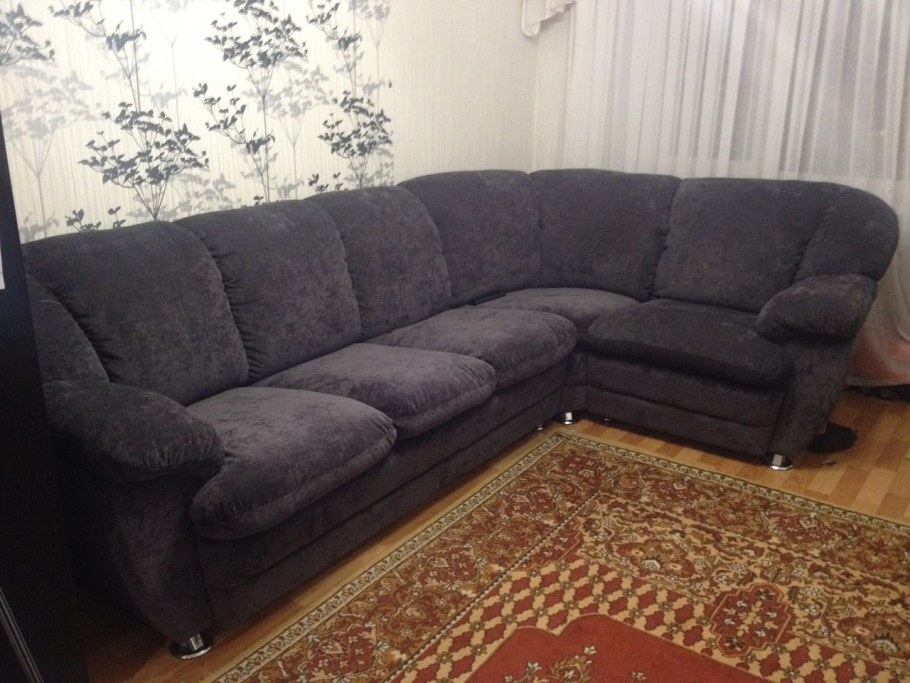 Обшитые угловые диваны