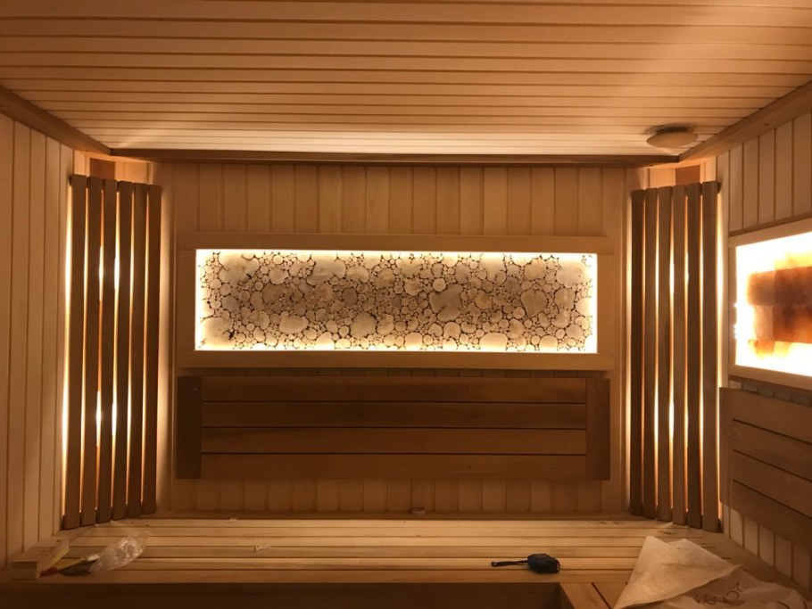 Гостиная Прованс Кантри в бревенчатом доме