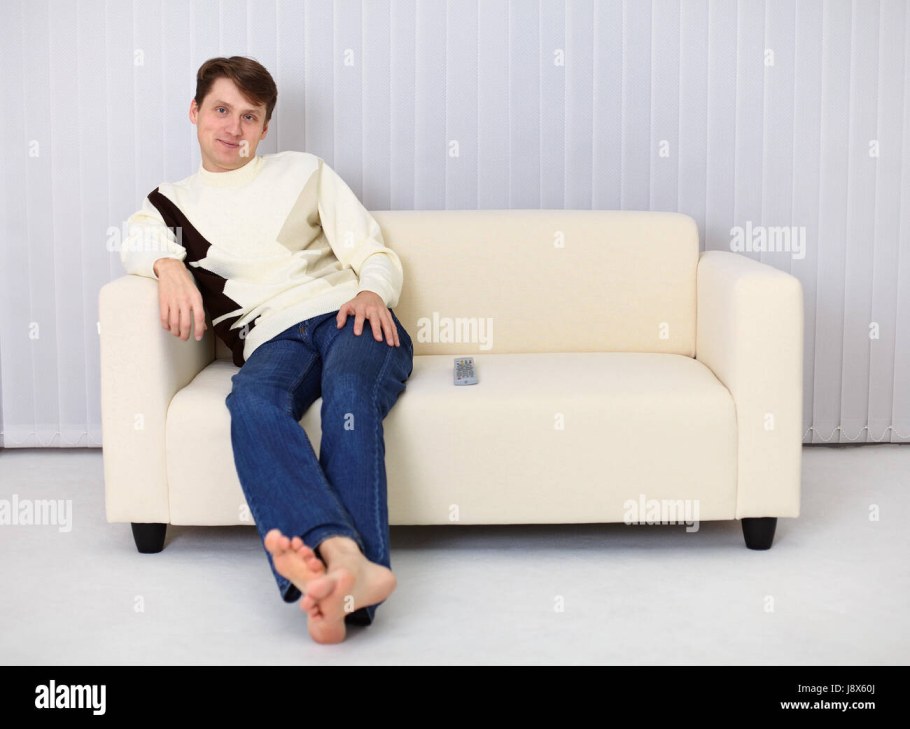 Парень облокотился на кресло