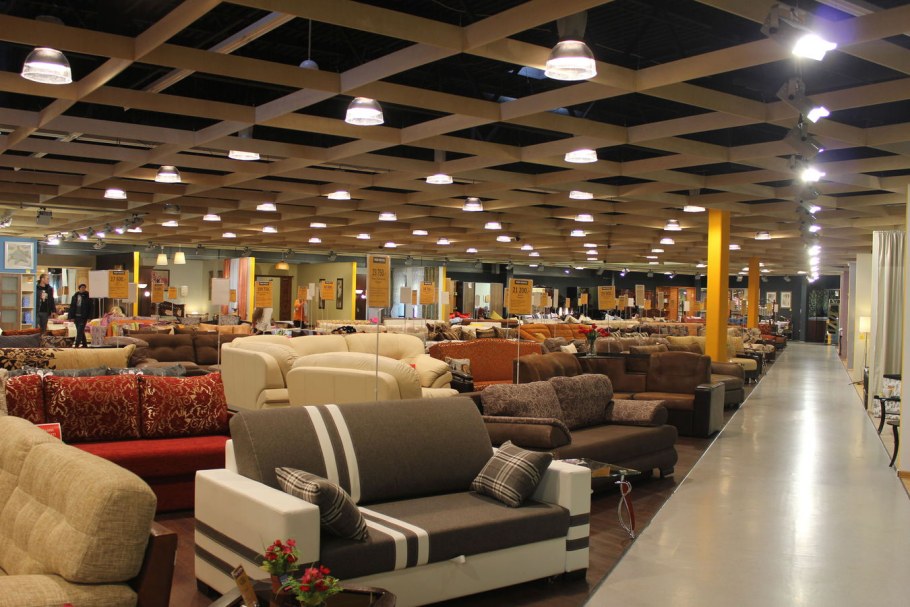 Мебельный магазин в Ашане старый