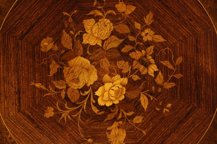 Инкрустация дерева металлом