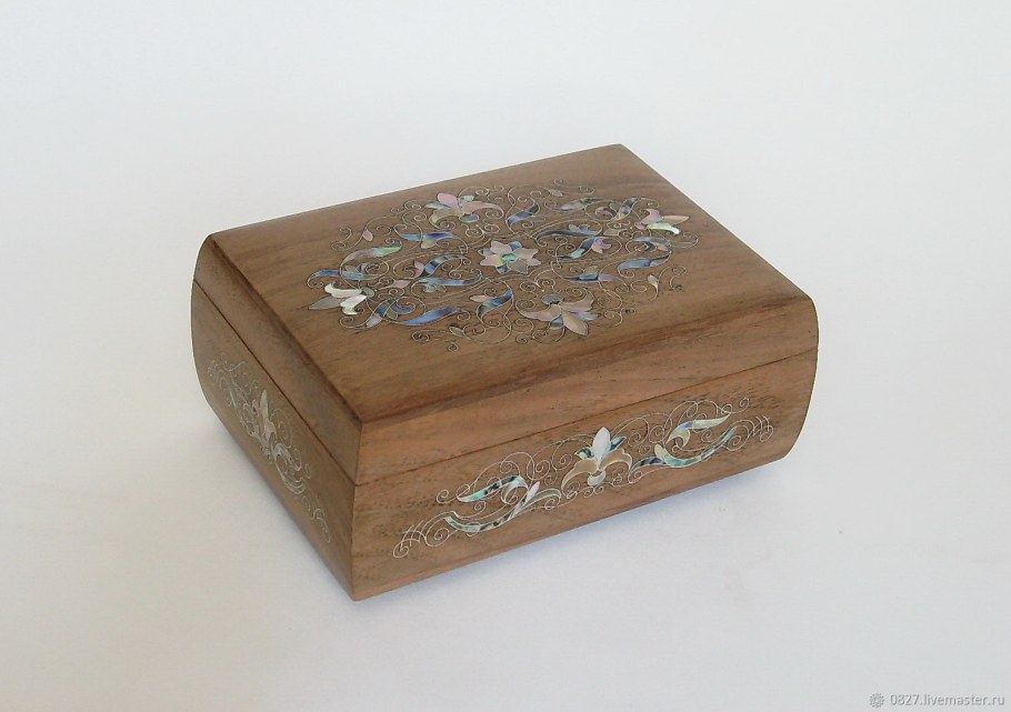 Вазы из дерева с медной инкрустацией