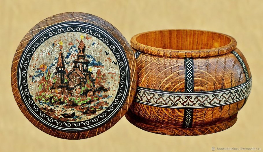 Деревянная шкатулка с инкрустацией