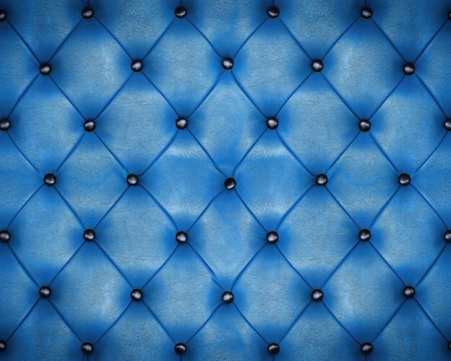 Красная кожаная обивка