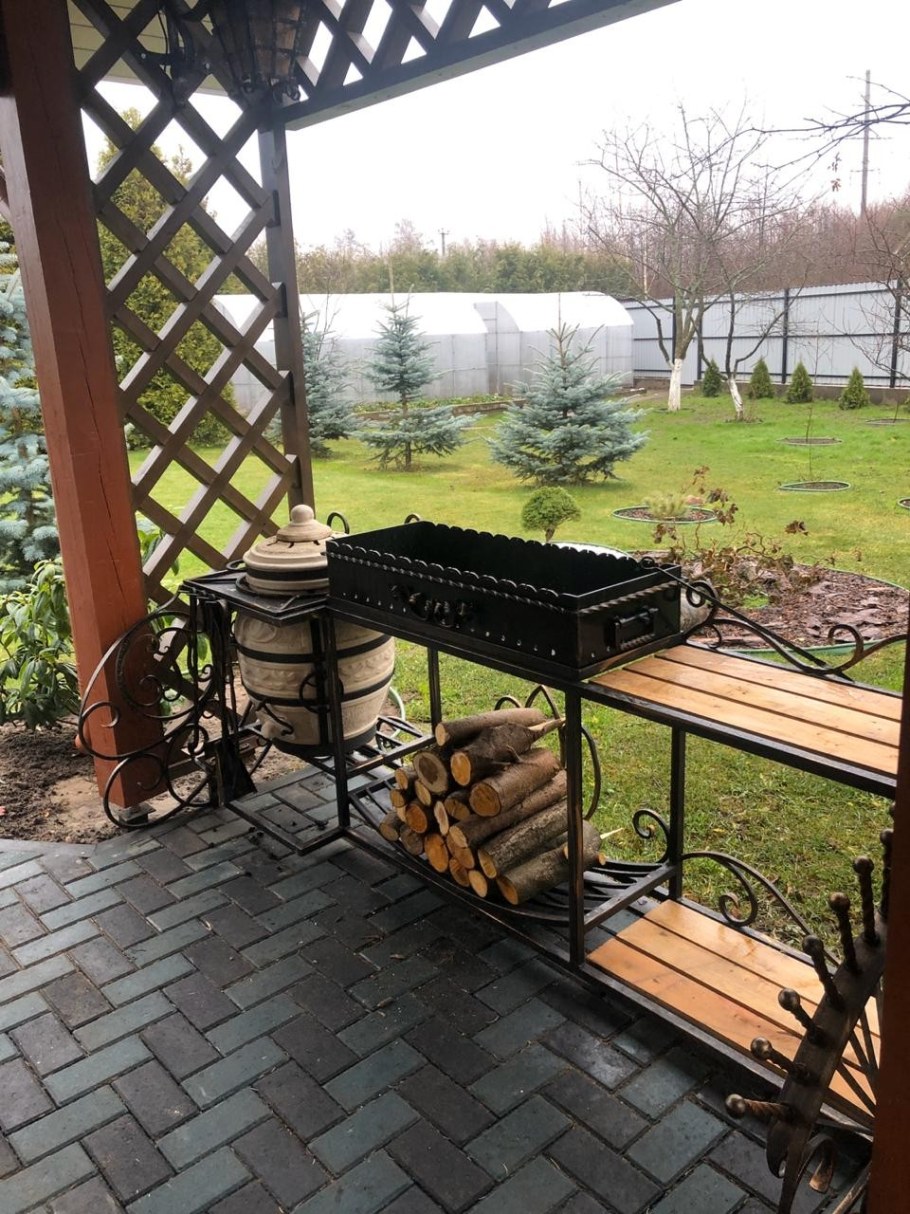 Мангальная зона на даче с тандыром