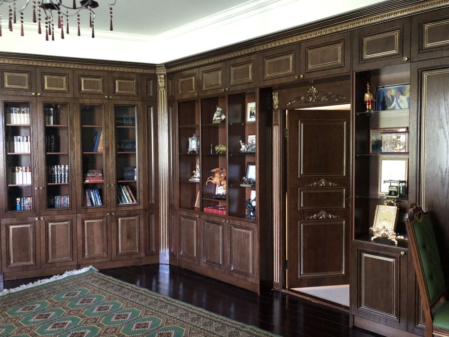 Тумбы и комоды из массива дерева