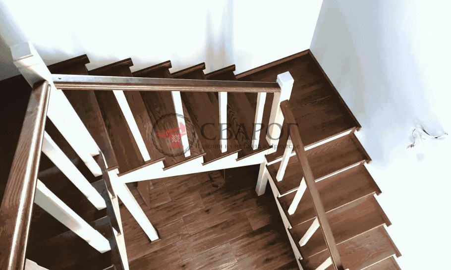 Лестница забежная двухмаршевая