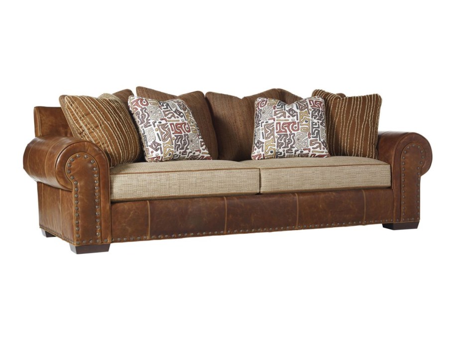 Молочный кожаный диван