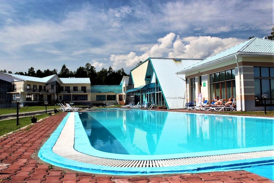 Бассейн в гостинице 4 сезона