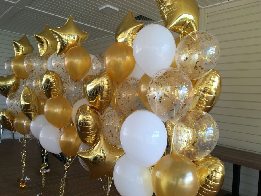 Бело золотые шары