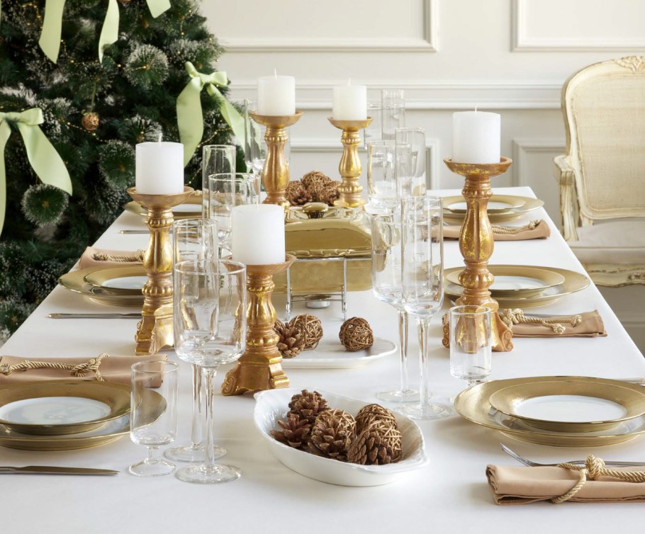 Сервировка стола в бело золотом цвете