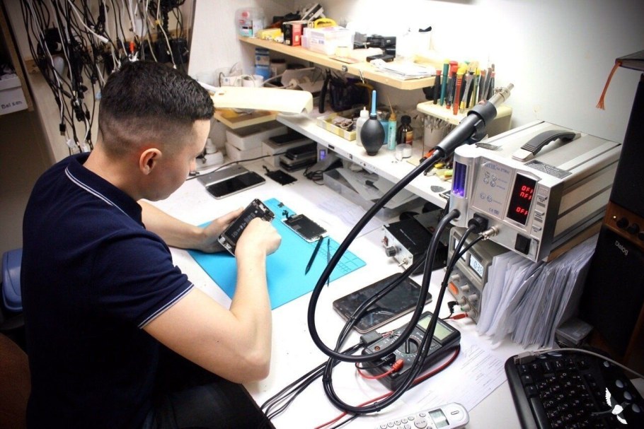 Мастер по ремонту электроники