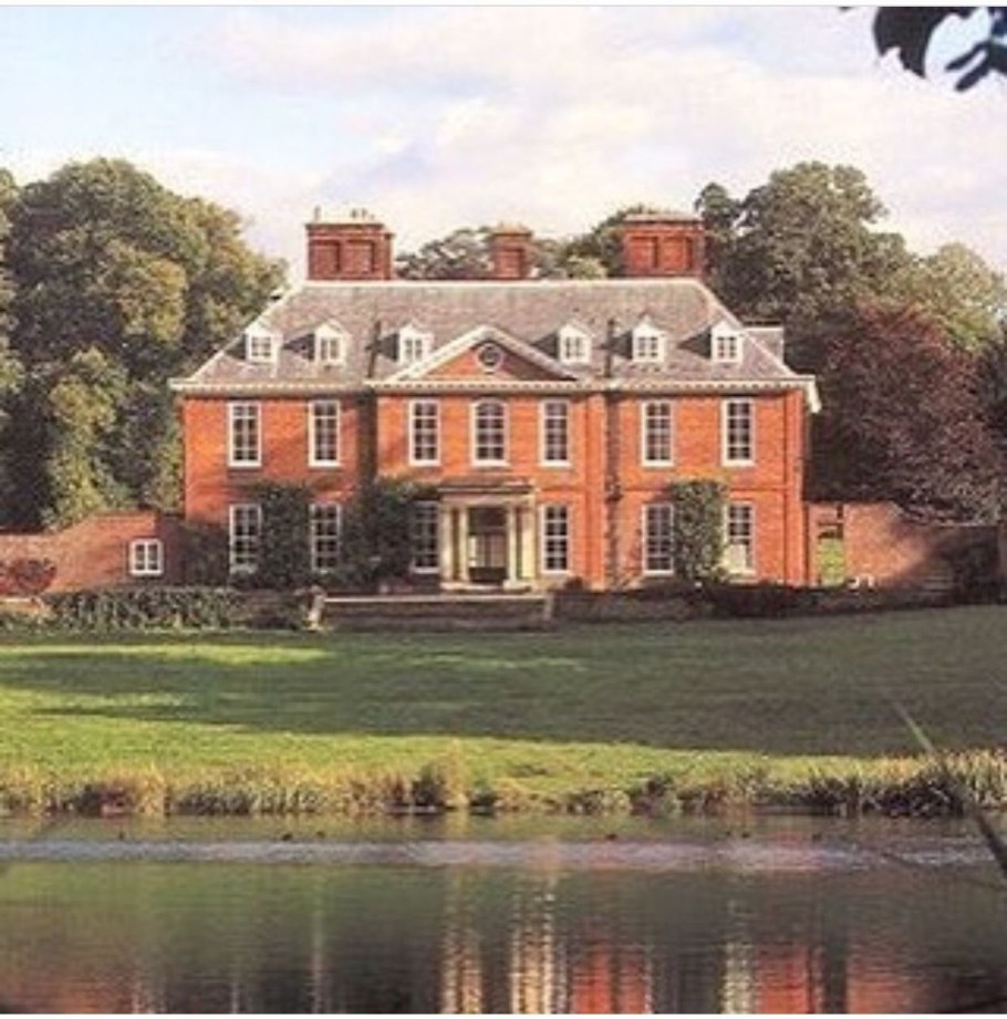 Кирпичная усадьба в георгианском английском стиле