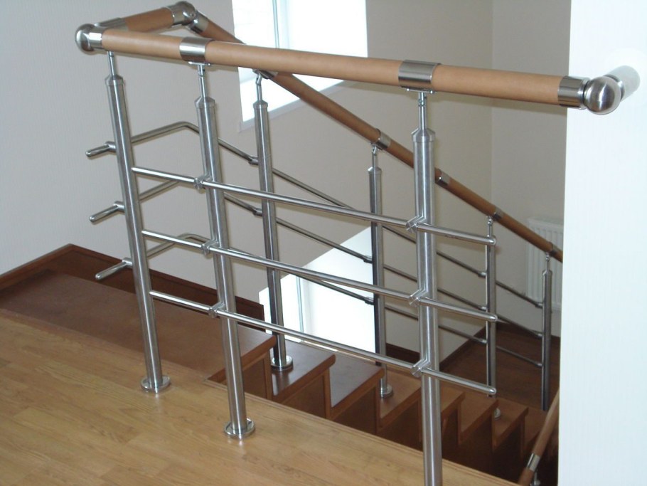 Перила из хромированной трубы