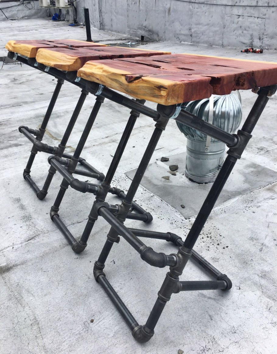 Стул из водопроводных труб