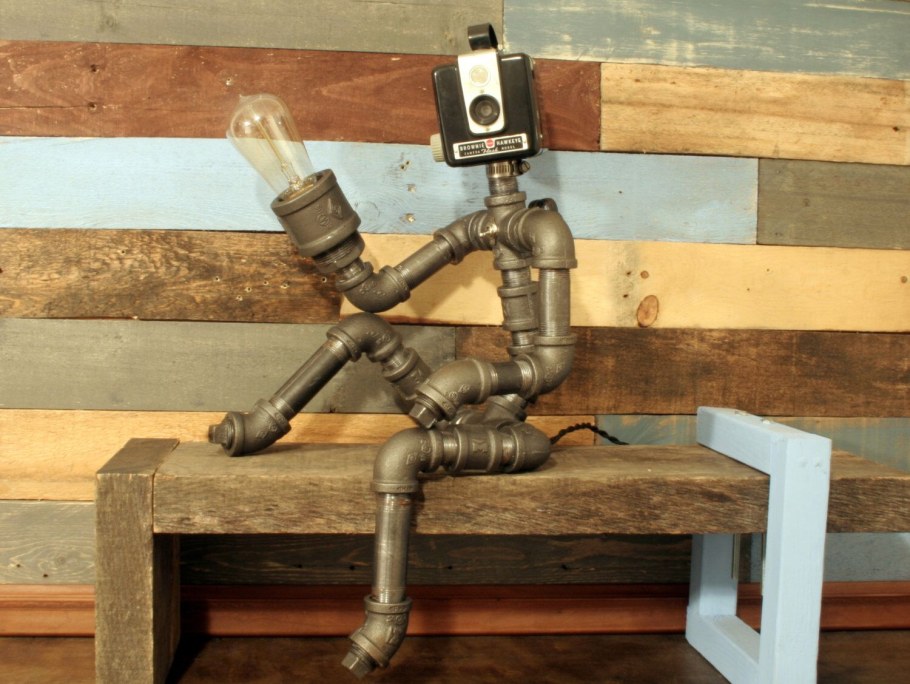 Робот из сантехнических труб