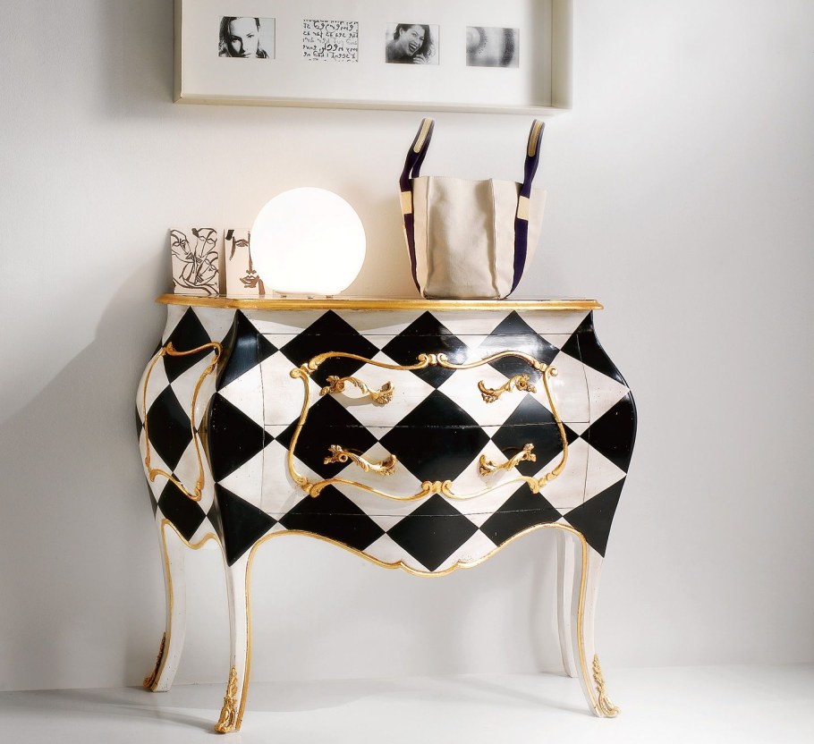 Комод с ромбами