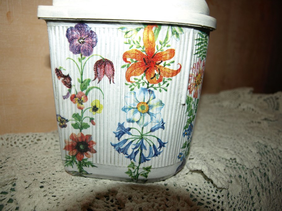 Декупаж майонезного ведерка