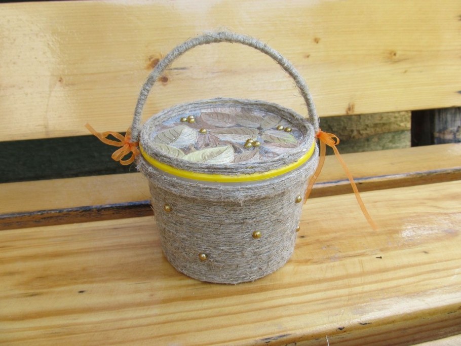 Корзина из пластикового ведра