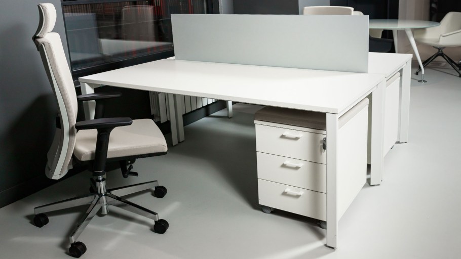 Стол офисный