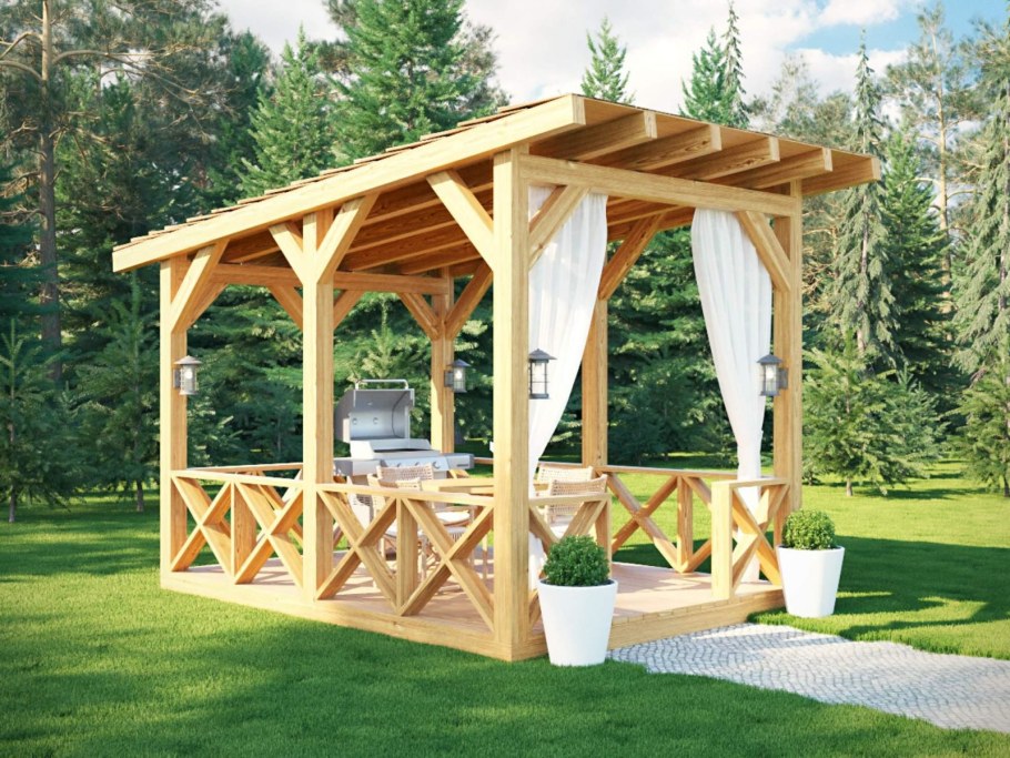 Уютная беседка на даче