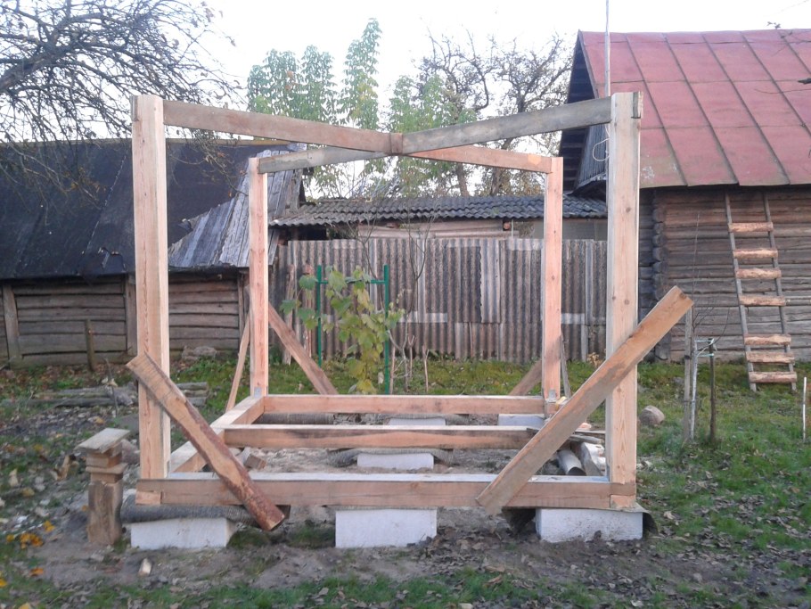 Деревянный навес