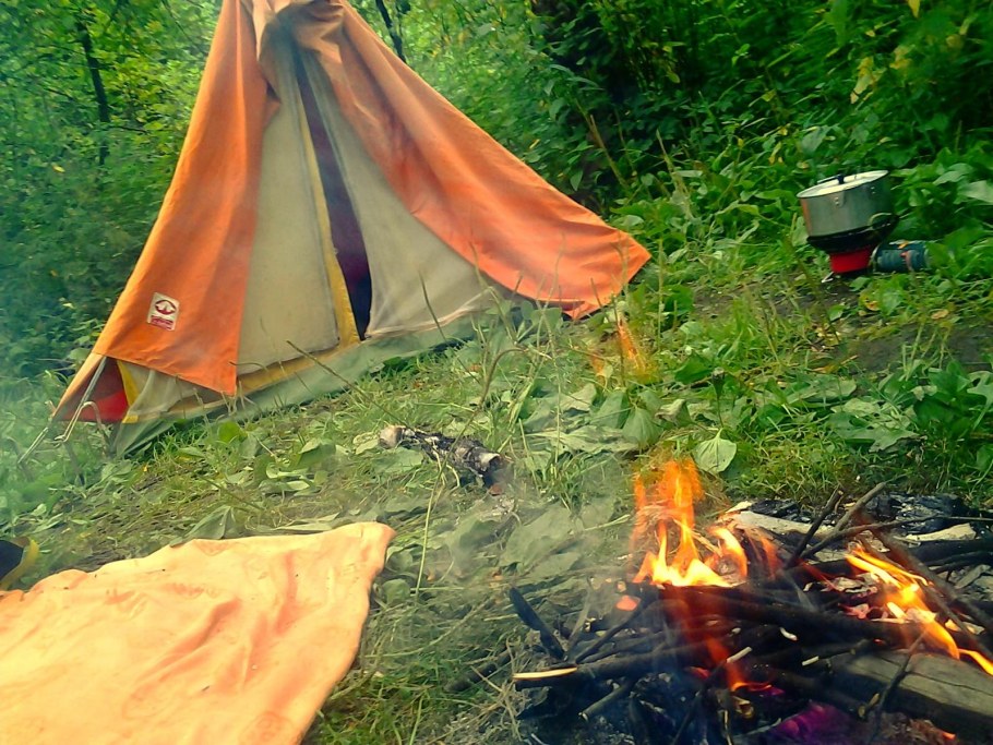 Палатка костер