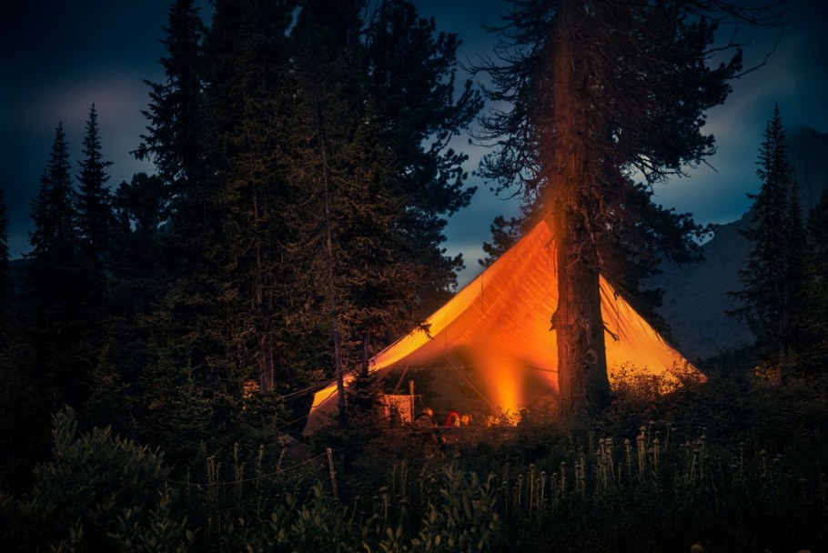 Палатка костер