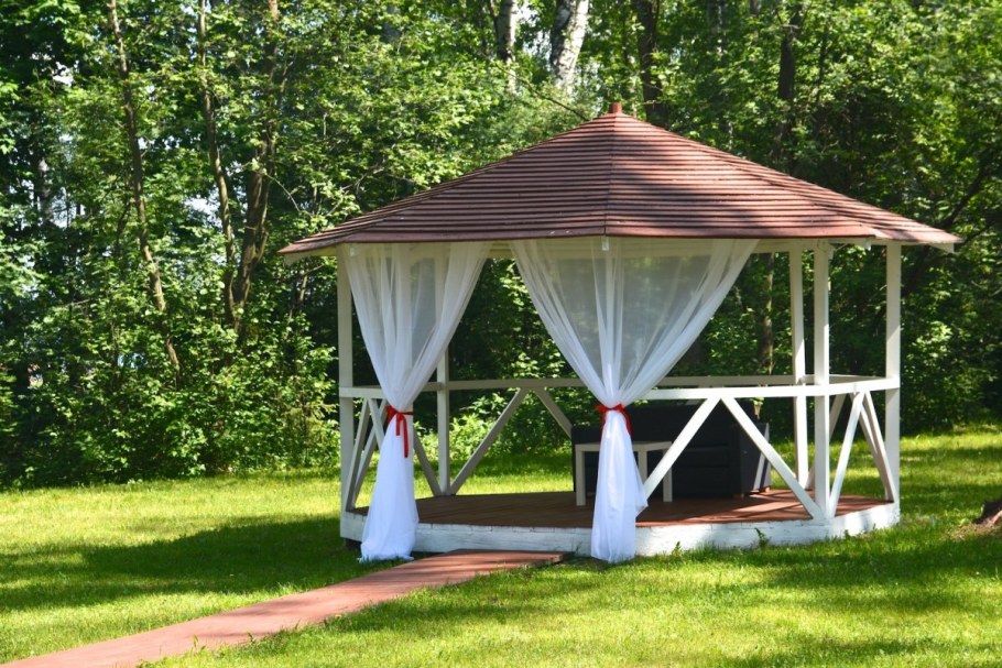 Шатры на Клязьминском водохранилище