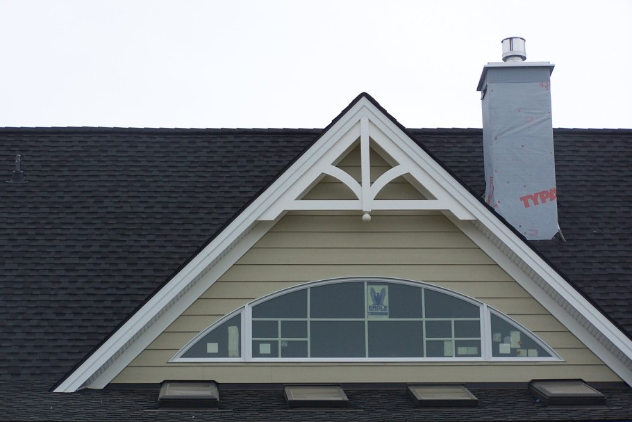 Хауберг на фронтон