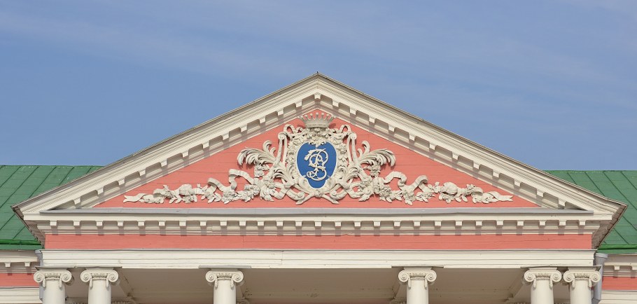 Декоративный фронтон