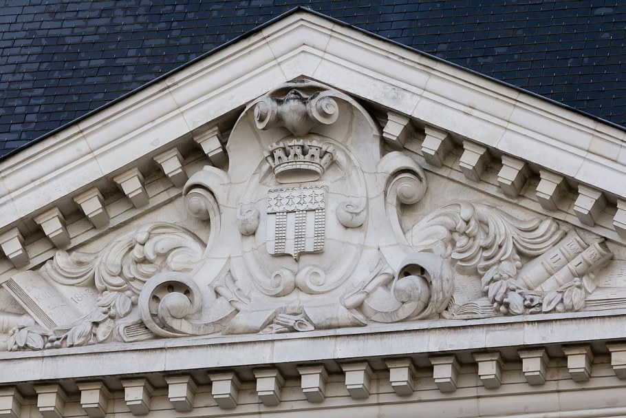 Отделка фронтона