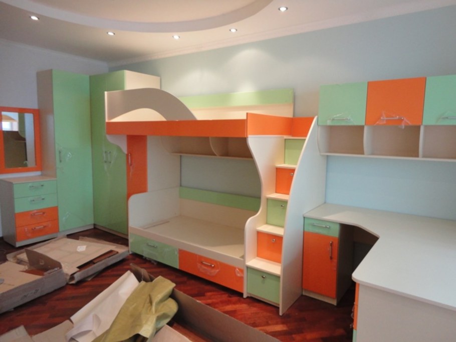 Двухъярусная кровать со шкафом для двоих детей