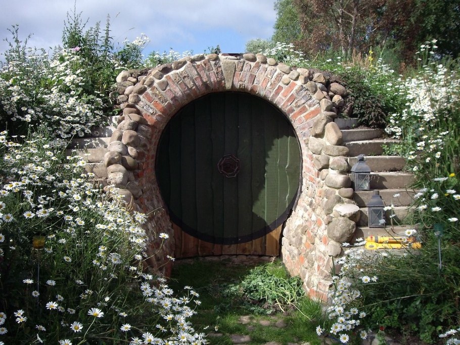 Полузаглубленный погреб