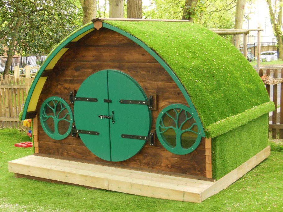 Детский домик в стиле хоббитов