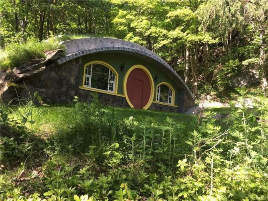 Теплые озера Иркутск домик Хоббита