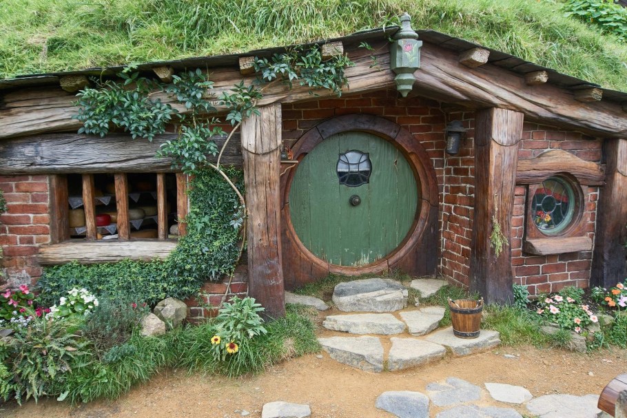 Беседка в стиле хоббитов